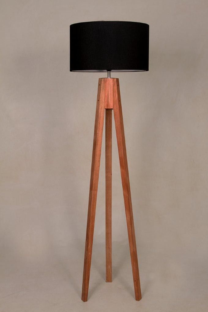 Tripod lamp